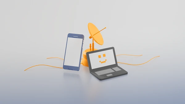 Ein Smartphone und ein Laptop stehen neben einer gelben Satellitenschüssel, wobei beide Geräte mit orangefarbenen Kabeln verbunden sind. Auf den Bildschirmen sind lächelnde Gesichter abgebildet.